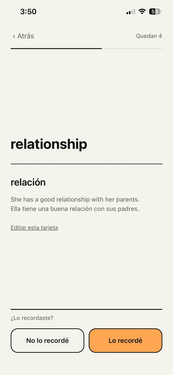 La pantalla de repaso. Una palabra en inglés en el anverso, su significado y un ejemplo en el reverso, y dos botones.